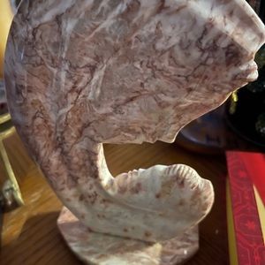 Sculpture mom and baby